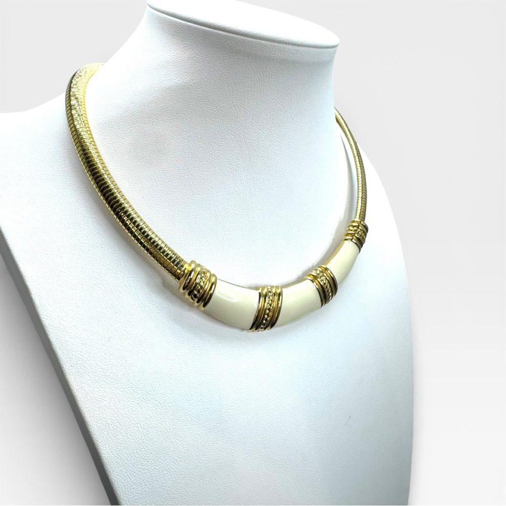 MONET 1980s Vintage Gold and Ivory Enamel Omega Tubogas Collar Necklace - Picture 8 of 16
